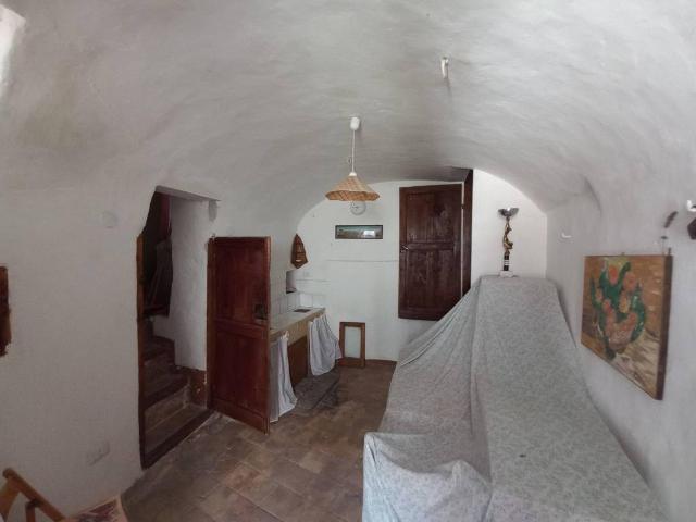 Casa indipendente in vendita a Fontecchio AQ