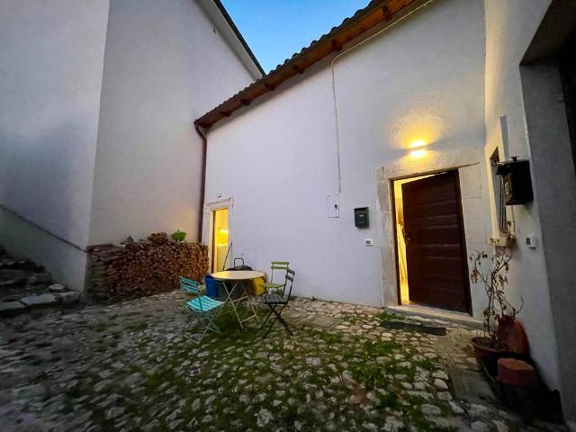 Casa indipendente in vendita a Fontecchio AQ