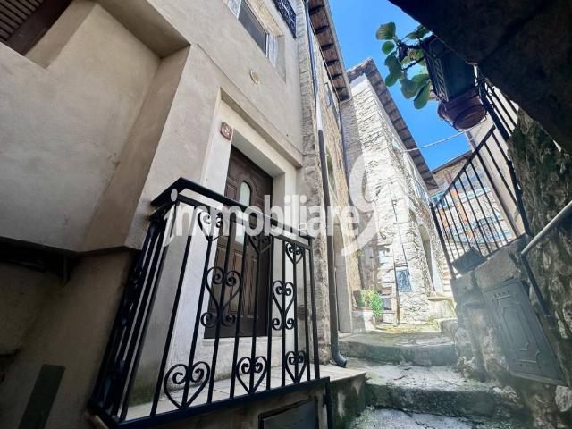 Casa indipendente in vendita a Fontecchio AQ