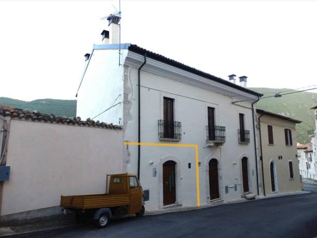 Casa indipendente in vendita a Fontecchio AQ