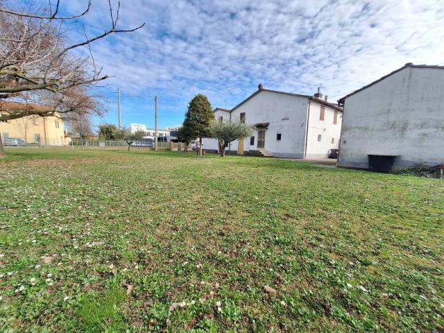 Casa indipendente in vendita a Forlì FC