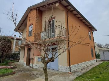 Villa Indipendente in vendita a Forlì