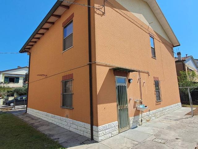Casa indipendente in vendita a Forlì FC