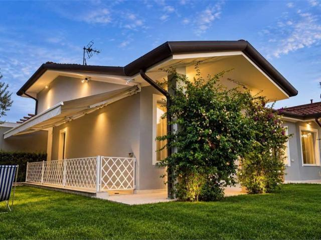 Casa indipendente in vendita a Forte dei Marmi LU