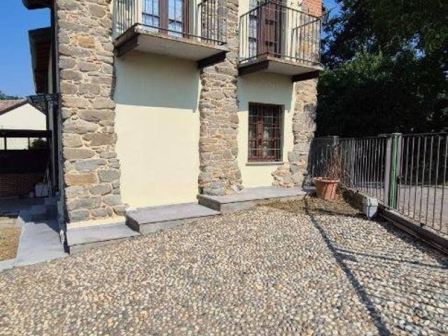 Casa indipendente in vendita a Fortunago PV