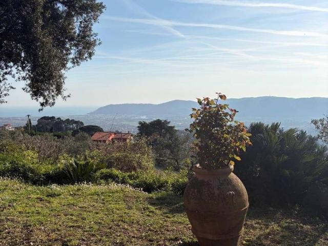 Casa indipendente in vendita a Fosdinovo MS