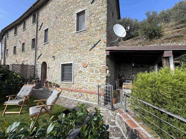 Casa indipendente in vendita a Fosdinovo MS
