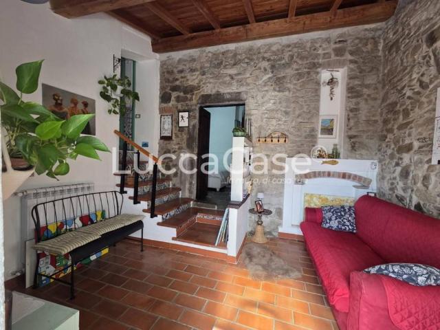 Casa indipendente in vendita a Fosdinovo MS
