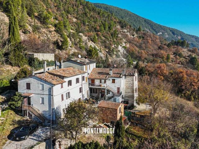 Casa indipendente in vendita a Fossombrone PU
