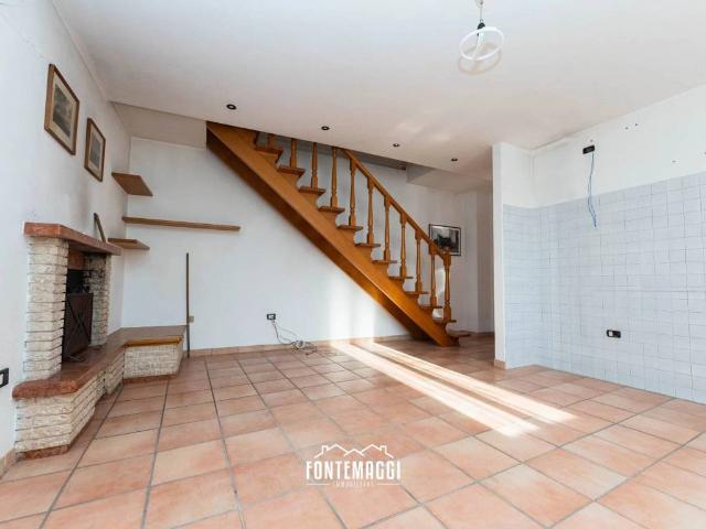 Casa indipendente in vendita a Fossombrone PU