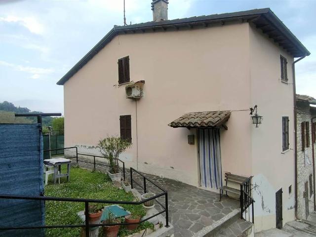 Casa indipendente in vendita a Fossombrone PU