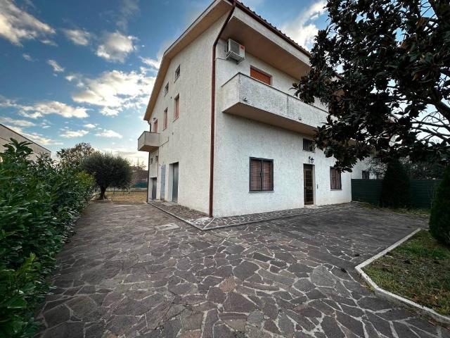 Casa indipendente in vendita a Fossombrone PU