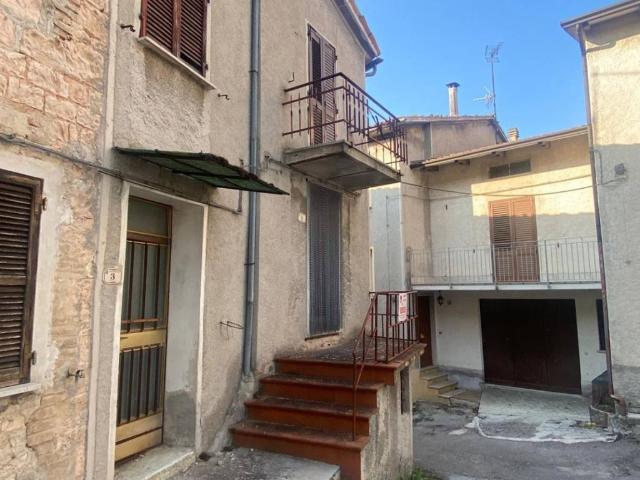 Casa indipendente in vendita a Fossato di Vico PG
