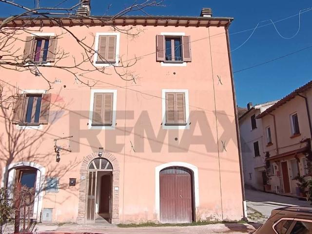 Casa indipendente in vendita a Fossato di Vico PG