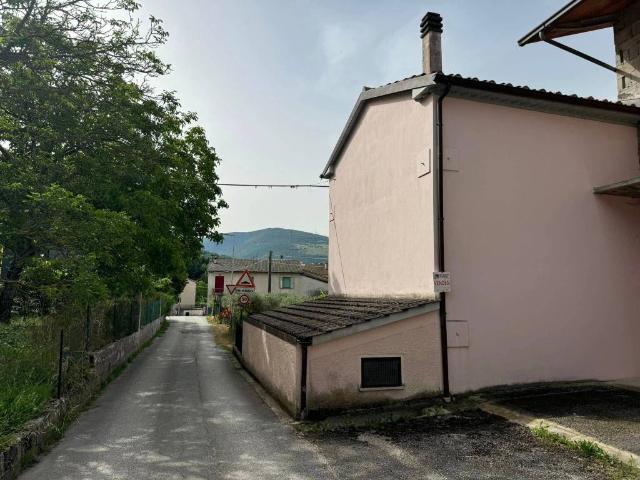 Casa indipendente in vendita a Fossato di Vico PG