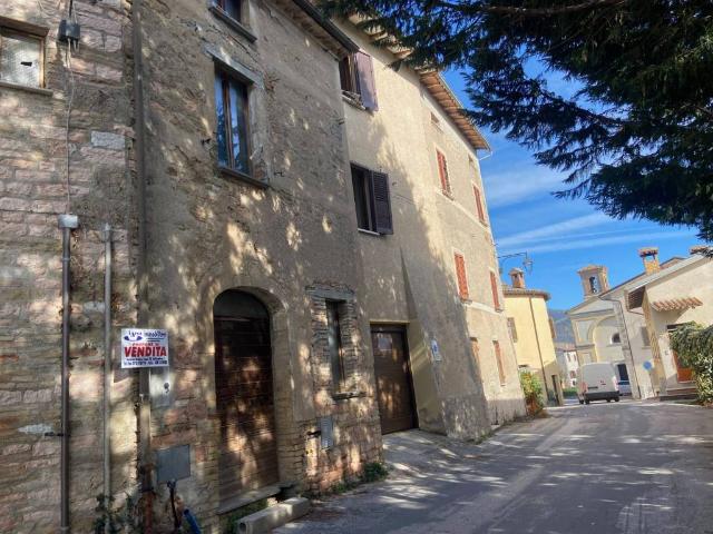Casa indipendente in vendita a Fossato di Vico PG