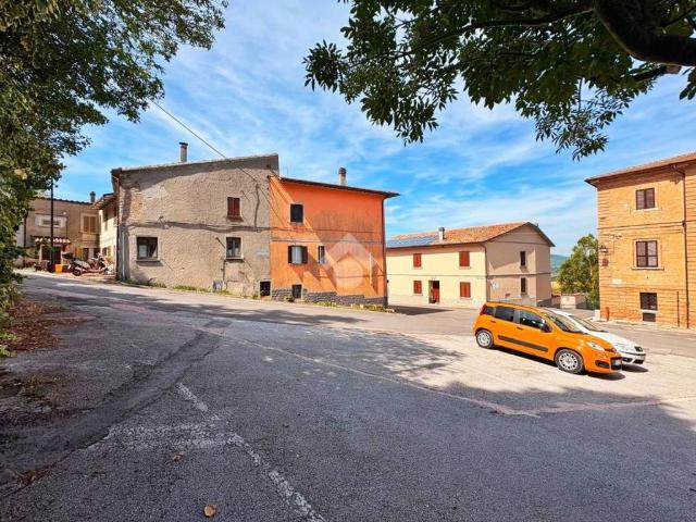 Casa indipendente in vendita a Fossato di Vico PG
