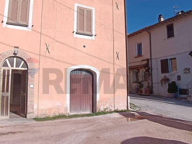 Casa indipendente in vendita a Fossato Di Vico