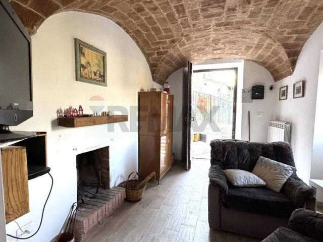 Casa indipendente in vendita a Fossa AQ