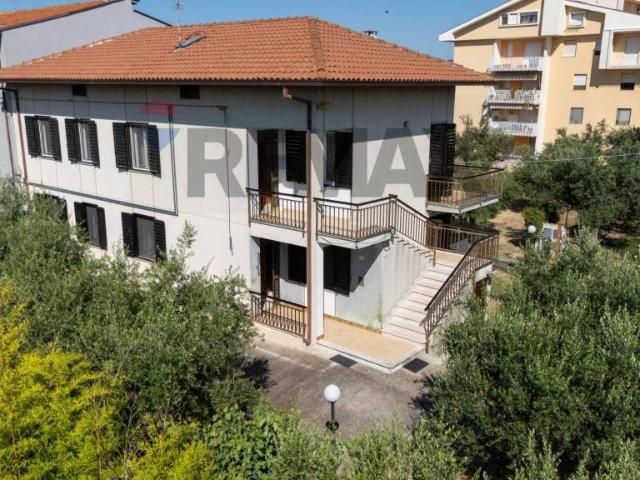 Casa indipendente in vendita a Fossacesia via Sant'Egidio Vico 4, 5