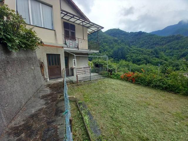 Casa indipendente in vendita a Favale di Malvaro GE