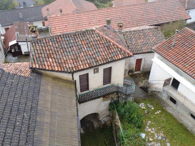 Casa indipendente in vendita a Fabbrica Curone AL