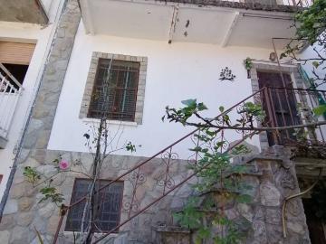 Casa indipendente in vendita a Fabbrica Curone AL