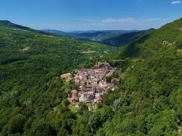 Casa indipendente in vendita a Fabbrica Curone AL