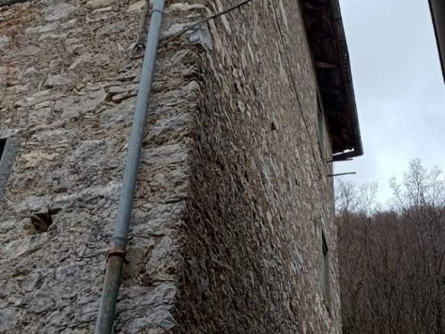 Casa indipendente in vendita a Fabbriche di Vergemoli LU