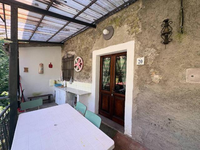 Casa indipendente in vendita a Fabbriche di Vergemoli LU