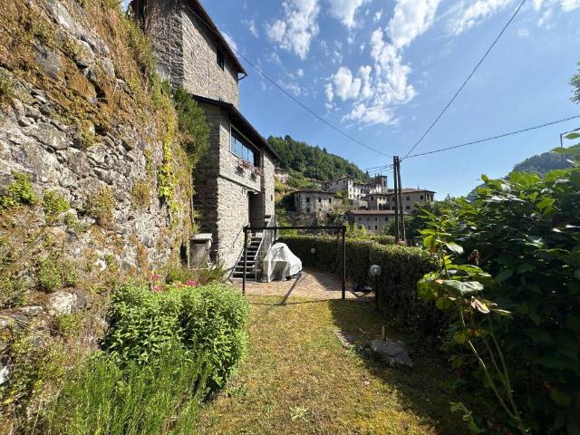 Casa indipendente in vendita a Fabbriche di Vergemoli LU