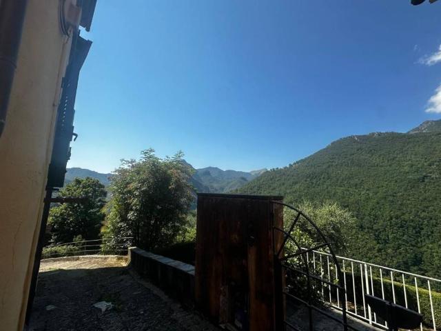 Casa indipendente in vendita a Fabbriche di Vergemoli LU