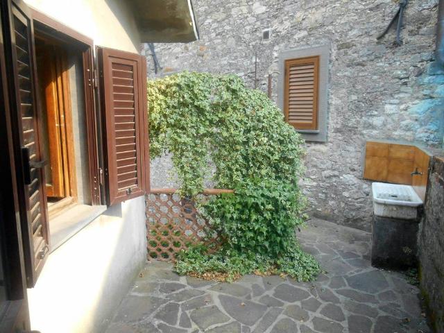 Casa indipendente in vendita a Fabbriche di Vergemoli LU