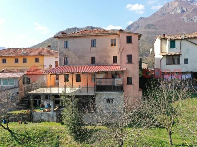 Casa indipendente in vendita a Fabbriche di Vergemoli LU
