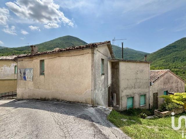 Casa indipendente in vendita a Fabriano AN
