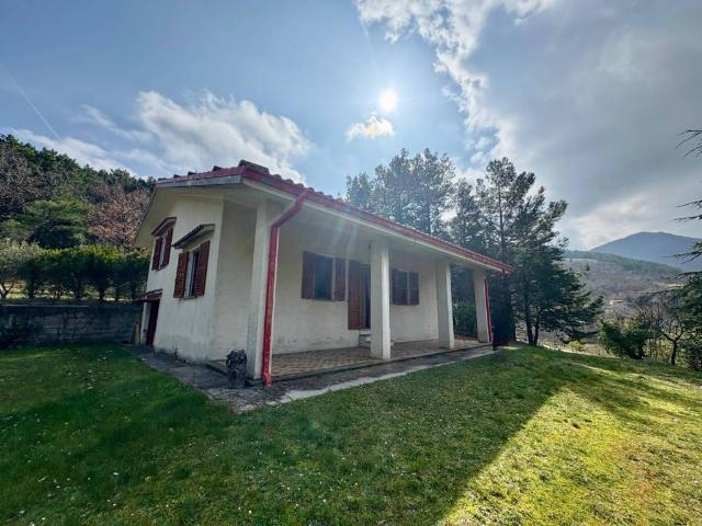Casa indipendente in vendita a Fabriano AN