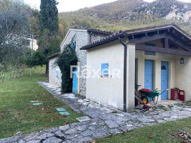 Casa indipendente in vendita a Fabriano AN