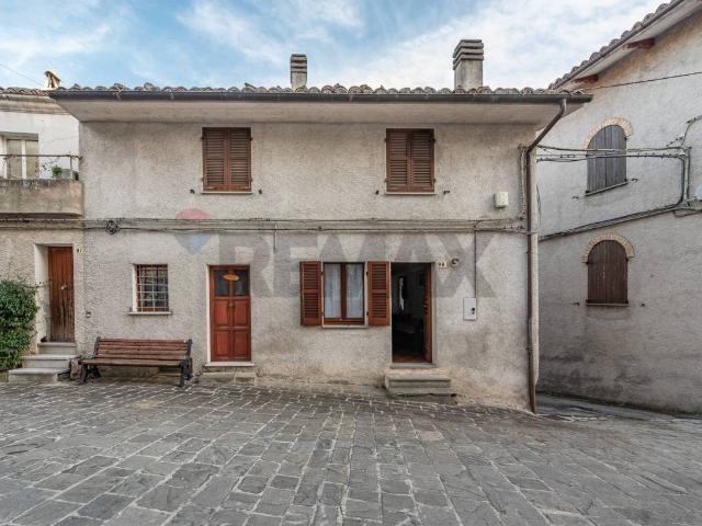 Casa indipendente in vendita a Fabriano AN