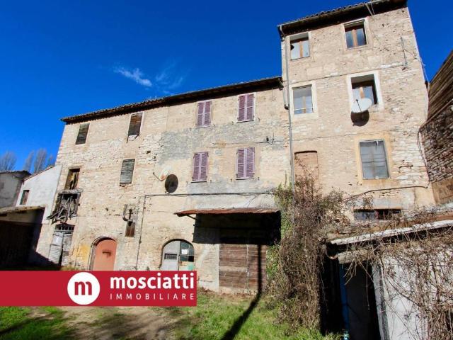 Casa indipendente in vendita a Fabriano AN