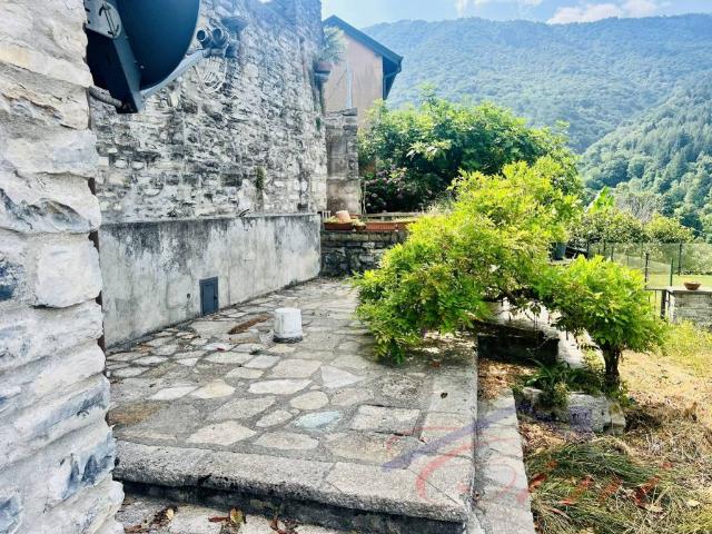 Casa indipendente in vendita a Faggeto Lario CO