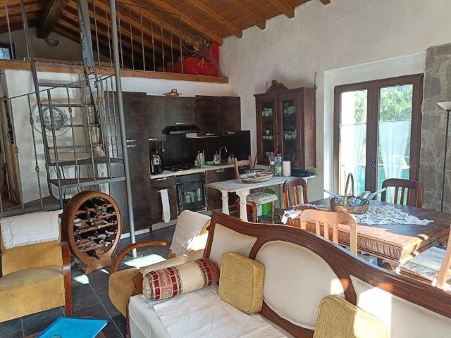 Casa indipendente in vendita a Faggeto Lario CO