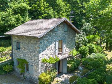 Casa indipendente in vendita a Faggeto Lario CO