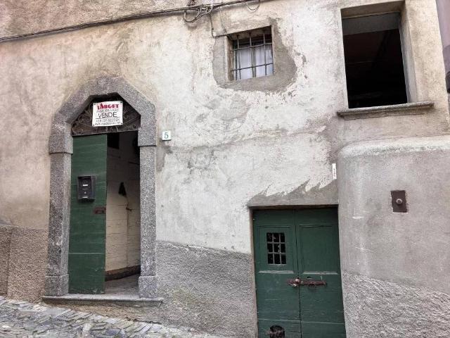 Casa indipendente in vendita a Faggeto Lario CO