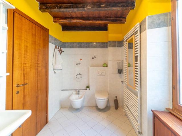 Casa indipendente in vendita a Faggeto Lario CO