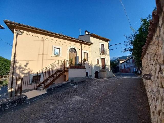 Casa indipendente in vendita a Fagnano Alto AQ