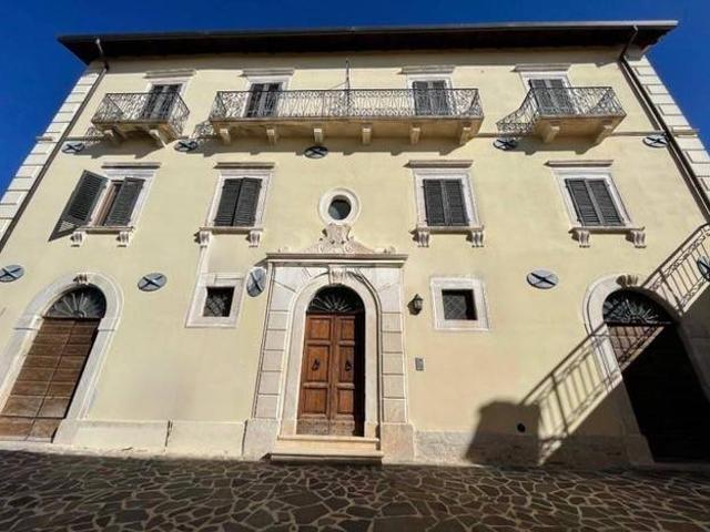 Casa indipendente in vendita a Fagnano Alto AQ