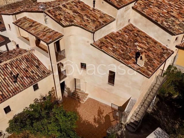 Casa indipendente in vendita a Fagnano Alto via del Colle