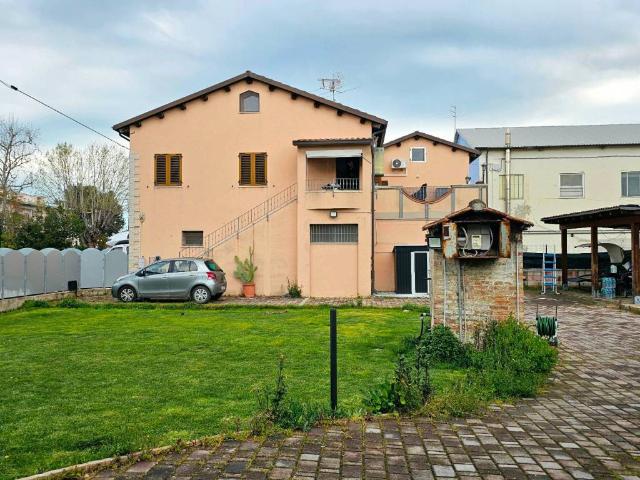 Casa indipendente in vendita a Falconara Marittima AN