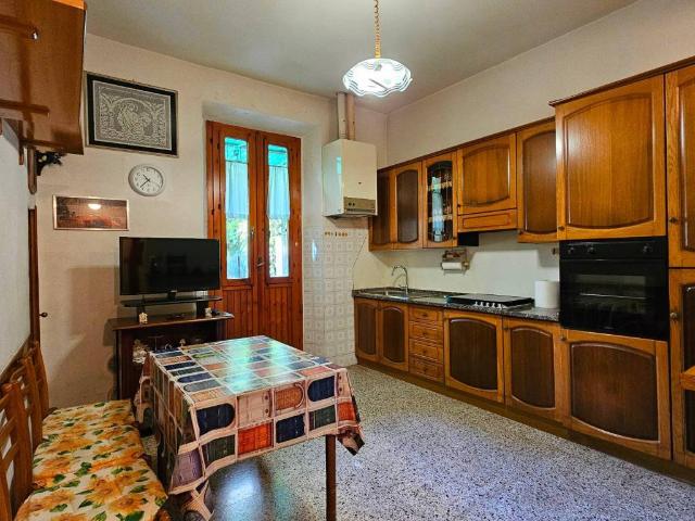 Casa indipendente in vendita a Falconara Marittima AN