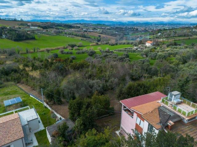 Casa indipendente in vendita a Falconara Marittima AN